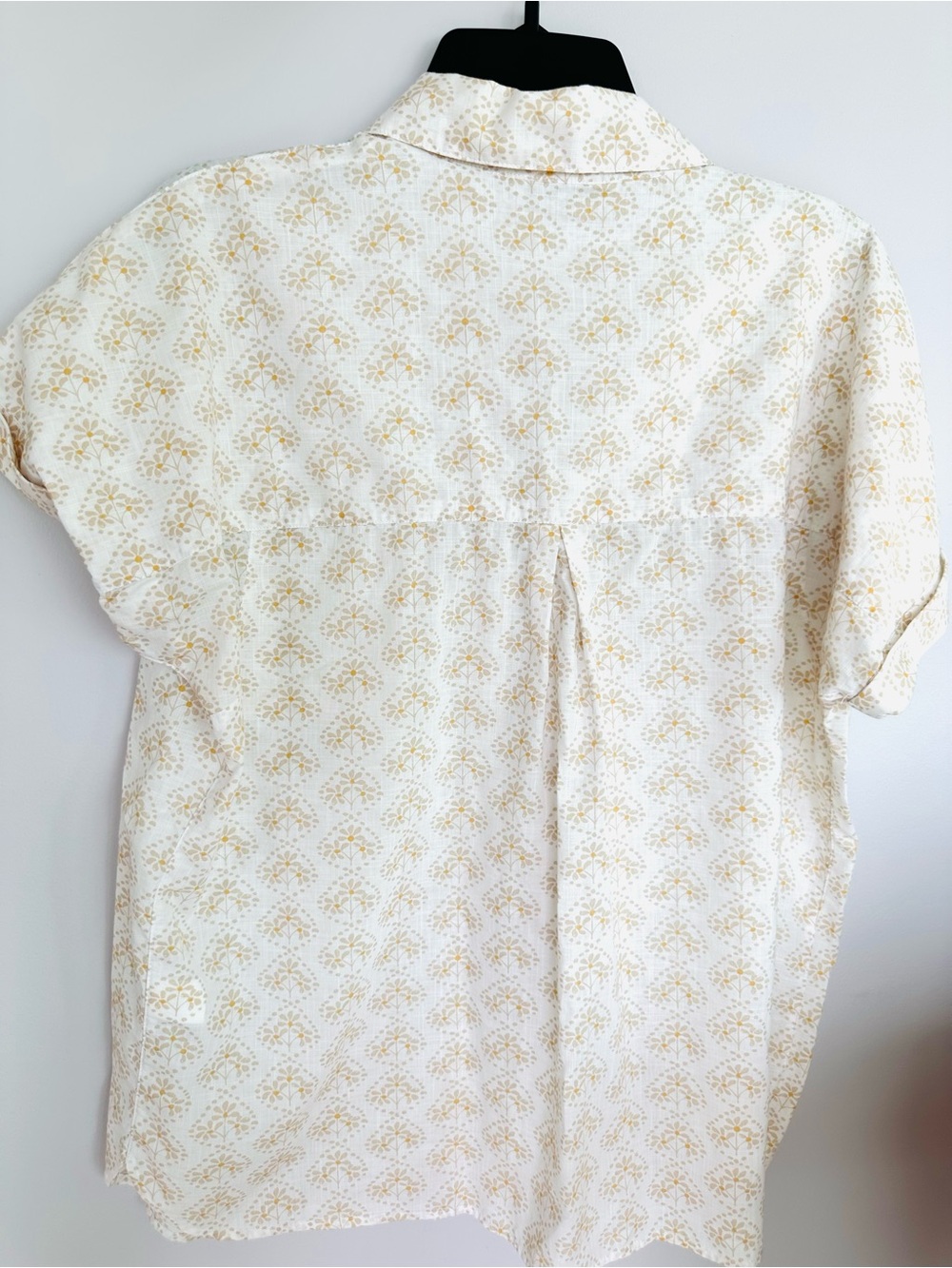 Orvis Women’s Medium Camp Shirt Never Worn 100% Light Cotton - Picture 2 of 5
